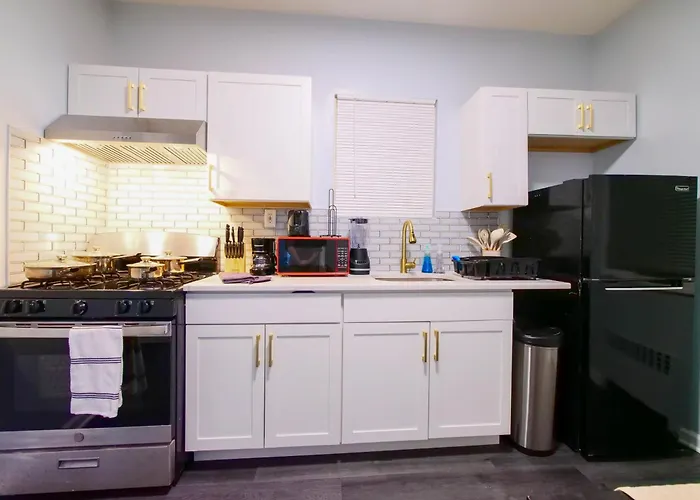 Vibrant Retreat - Two Bedroom Near Nyc
